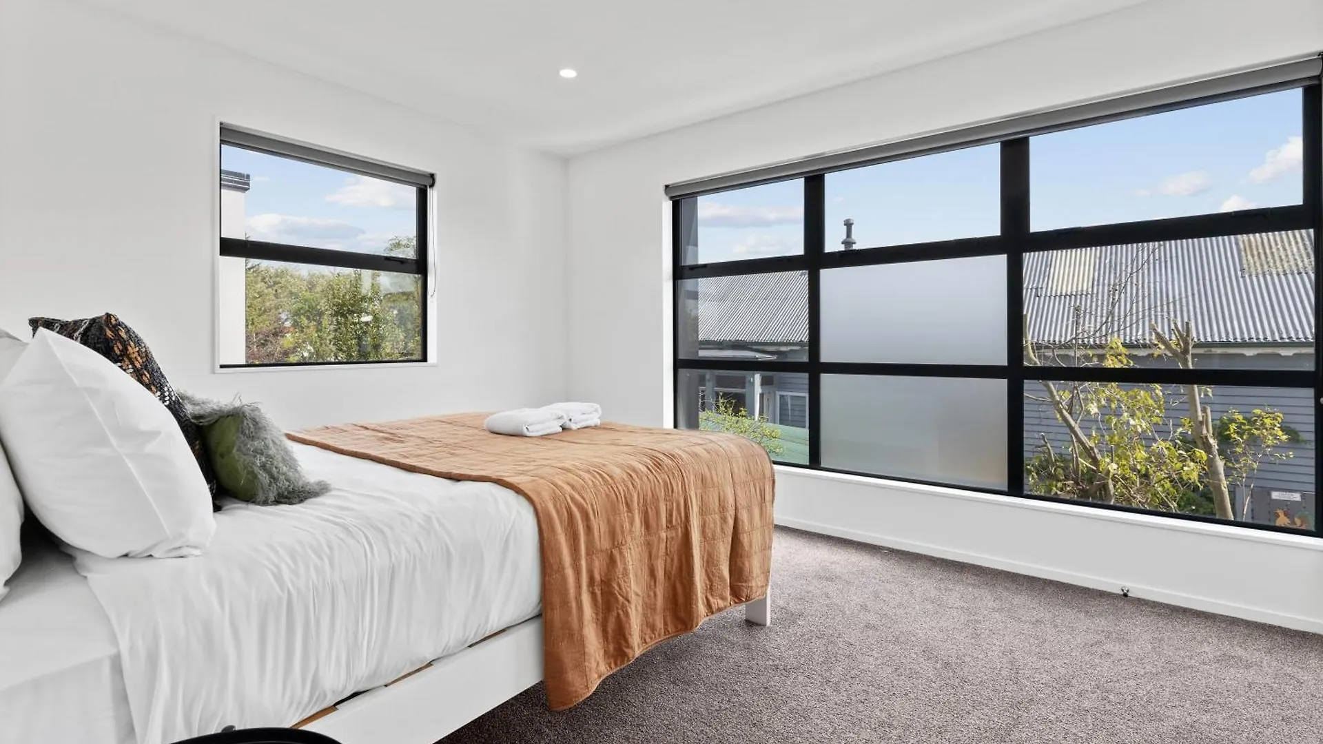 Peaceful Elegant Designated Park King Bed Lejlighed Christchurch 0*,